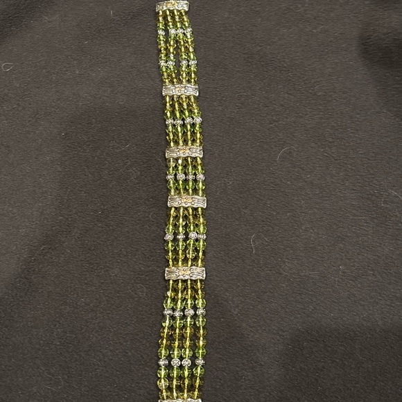 None Jewelry - Chic Silver and Green Beaded Bracelet